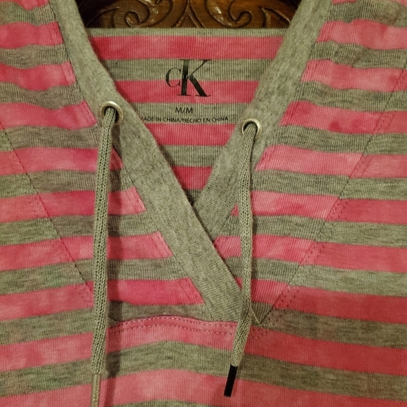 Calvin Klein Women's Short-sleeved Hooded T-shirt - Picture 4 of 5